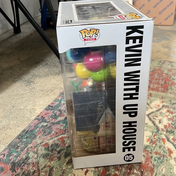 Kevin with Up House Funko Pop - Picture 6 of 9